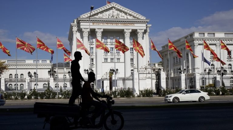 Έπαψαν να ισχύουν από τα μεσάνυχτα τα ταξιδιωτικά έγγραφα με την ονομασία «Δημοκρατία της Μακεδονίας»