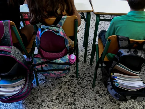 Εξοργιστική καταγγελία: Δασκάλα έδεσε μαθητή στην καρέκλα με χαρτοταινία