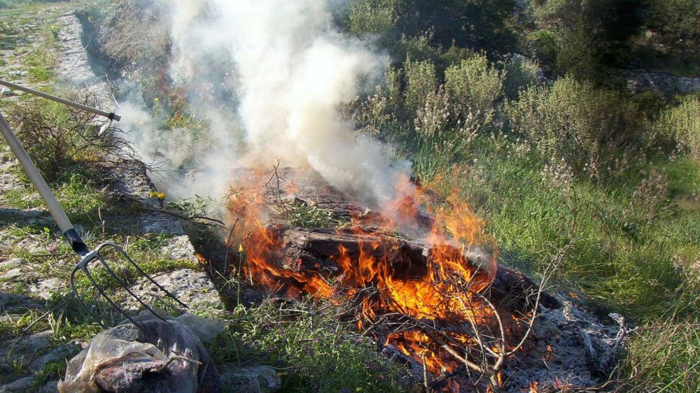 Διοικητικό πρόστιμο σε Σκοπελίτη για έλλειψη προληπτικων μέτρων κατά την καυση υπολειμμάτων καλλιεργειών 