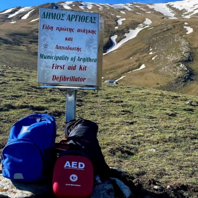 Ο Δήμος Αργιθέας τοποθέτησε απινιδωτές για τους περιπατητές στις κορυφές των Αγράφων (video)