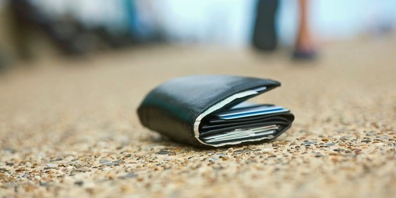 ΣΚΙΑΘΟΣ : Χάθηκε πορτοφόλι