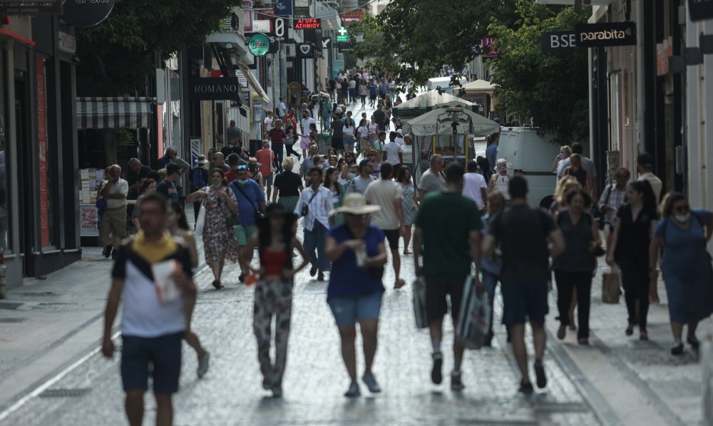 Επίθεση Αφγανού σε κοπέλα στην Ερμού - Της έριξε γροθιά στην καρωτίδα