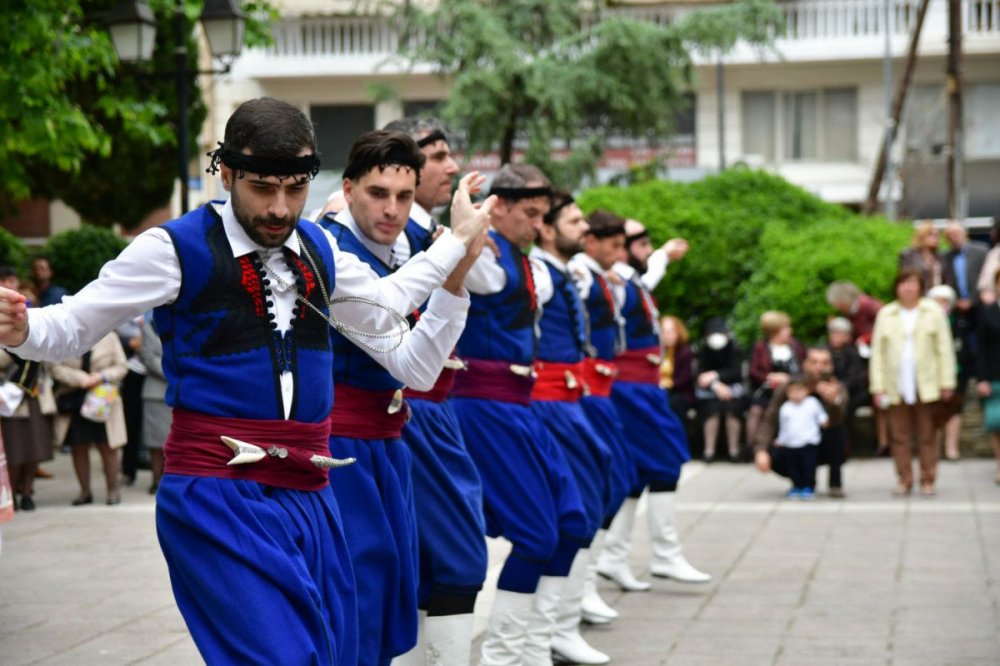 ΣΚΙΑΘΟΣ : Στο 10ο ΦΕΣΤΙΒΑΛ ΠΑΡΑΔΟΣΙΑΚΩΝ ΧΟΡΩΝ O Κρητικός Λαογραφικός Όμιλος Λάρισας «Ξένιοι Κρήτες»