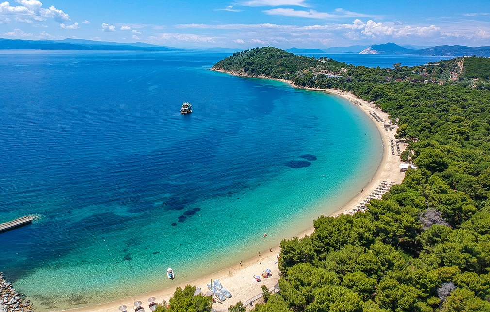 Τις Κουκουναριές στη Σκιάθο θα τις ερωτευτείτε με την πρώτη βουτιά!