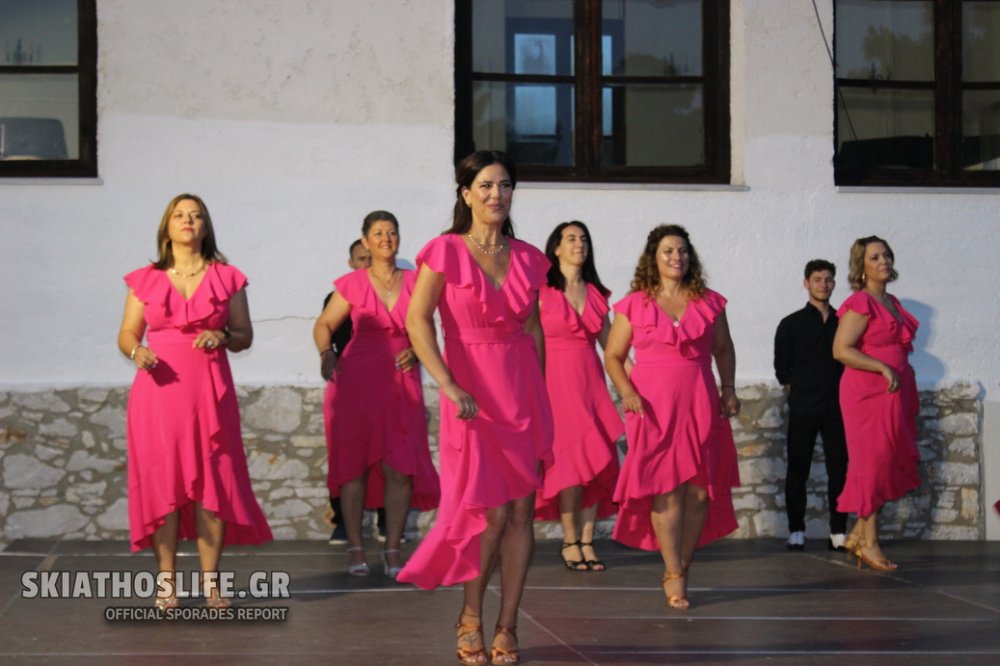 [Φωτορεπορτάζ] Skiathos Dance Reborn στο Δημοτικό Θέατρο Μπούρτζι | Πλούσιο Χορευτικό Σόου