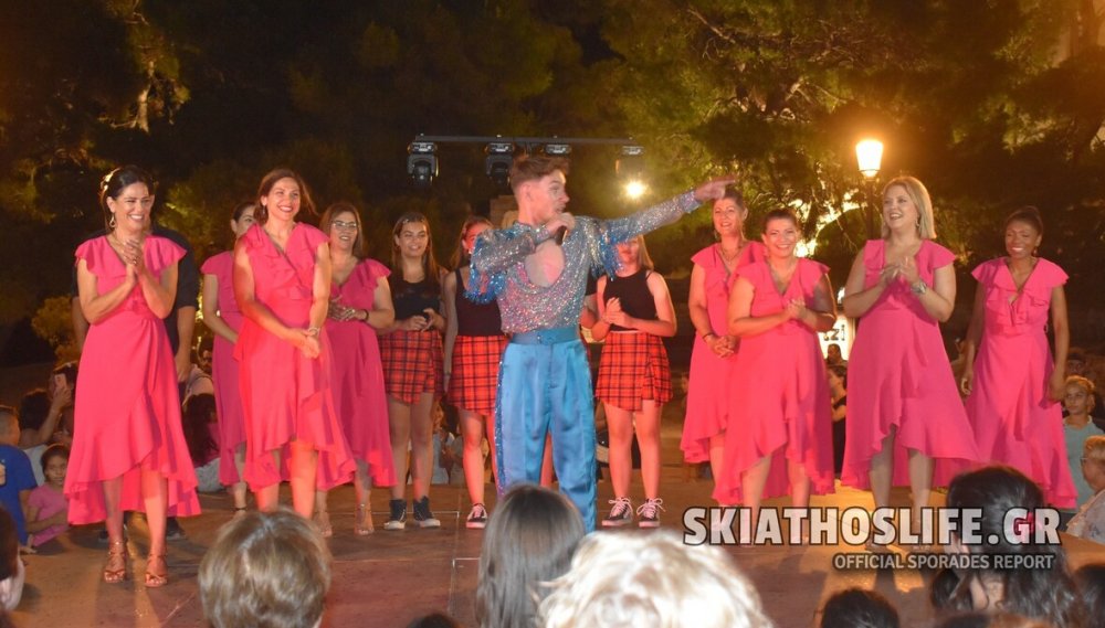 [video&εικόνες) Η εμφάνιση της Skiathos Dance Reborn στο Λαιμό του Μπούρτζι 