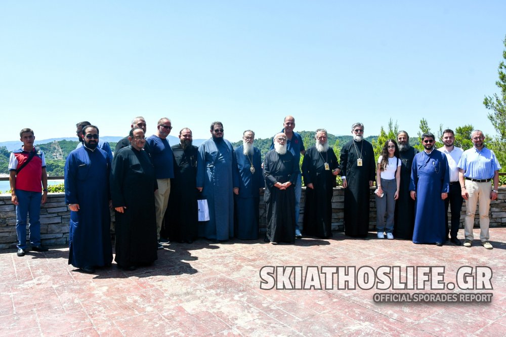 Στο SKIATHOS PALACE παρέθεσαν οι Πατέρες της νήσου το επίσημο αποχαιρετιστήριο γεύμα σε τέσσερις μητροπολίτες