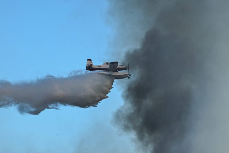 Φωτιά στη Λέσβο - Βρέθηκε απανθρακωμένος ηλικιωμένος σε αυτοκίνητο