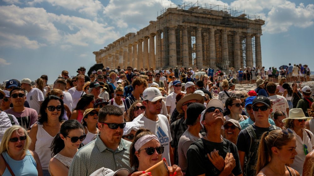 Δραματική προειδοποίηση για τον υπερτουρισμό στην Ελλάδα – Η ελληνική οικονομία θα μπορούσε σύντομα να καταρρεύσει