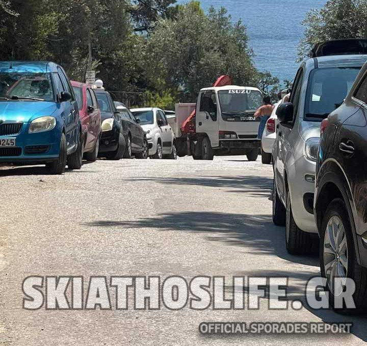 Σκόπελος : Ασφυκτικά κλειστός από οχήματα ο δρόμος προς τον Στάφυλο