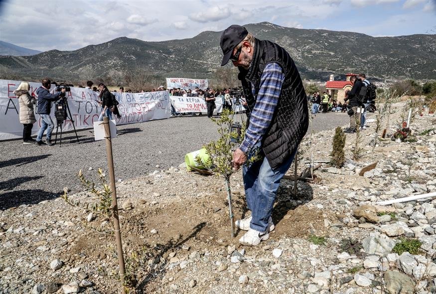 Τέμπη : Οργισμένοι οι συγγενείς για την αποφυλάκιση του σταθμάρχη - « Να μπουν κάποιοι φυλακή να ηρεμήσουν οι ψυχές »