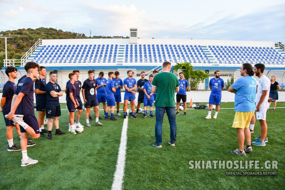 (εικόνες) Με αγιασμό το ξεκίνημα της προετοιμασίας στον ΑΟ Σκιάθου