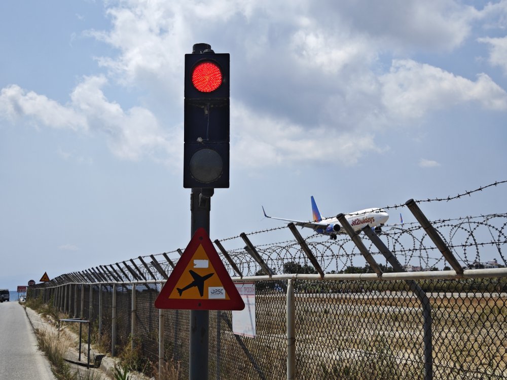 Aποκατάσταθηκε η λειτουργία των φαναριών στο οδικό κομμάτι γύρω από το Αεροδρόμιο