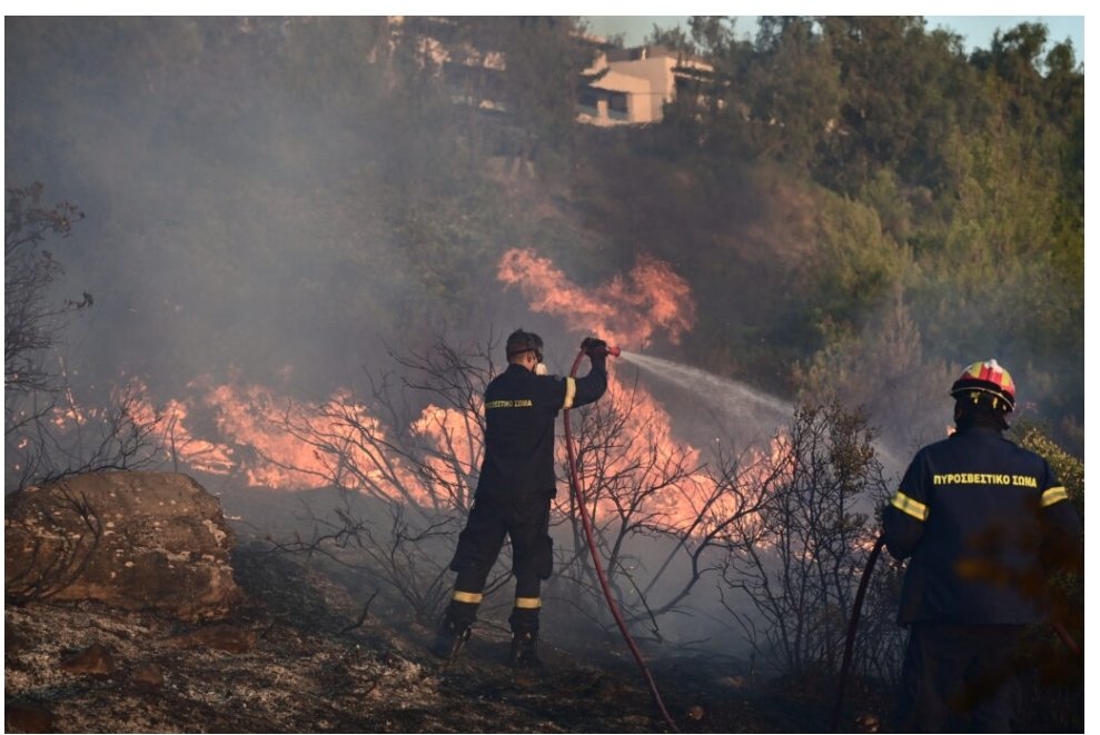 Πέρασε στην Πεντέλη η φωτιά από τον Βαρνάβα – Μάχη με τις φλόγες και στον Μαραθώνα