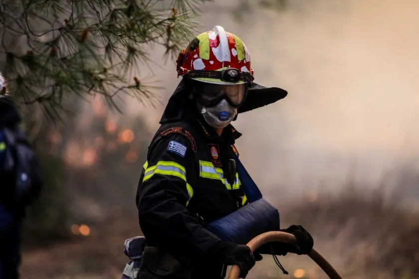 Σε συναγερμό από το χάραμα σήμερα η Πυροσβεστική για τρεις εστίες φωτιάς έξω απ’ τη Λάρισα