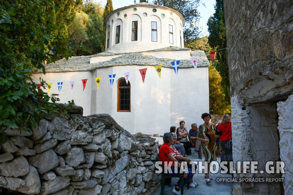 Φωτορεπορτάζ από την Ιερά Αγρυπνία στην Ιερά Μονή Κεχριάς Σκιάθου