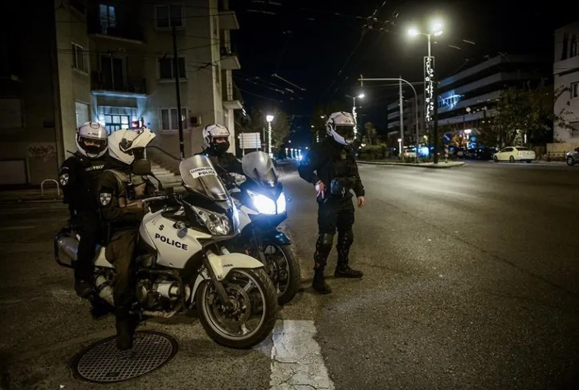 Συνεχίζονται οι έρευνες για τον 40χρονο που τραυμάτισε με ψαροντούφεκο τον πατέρα του