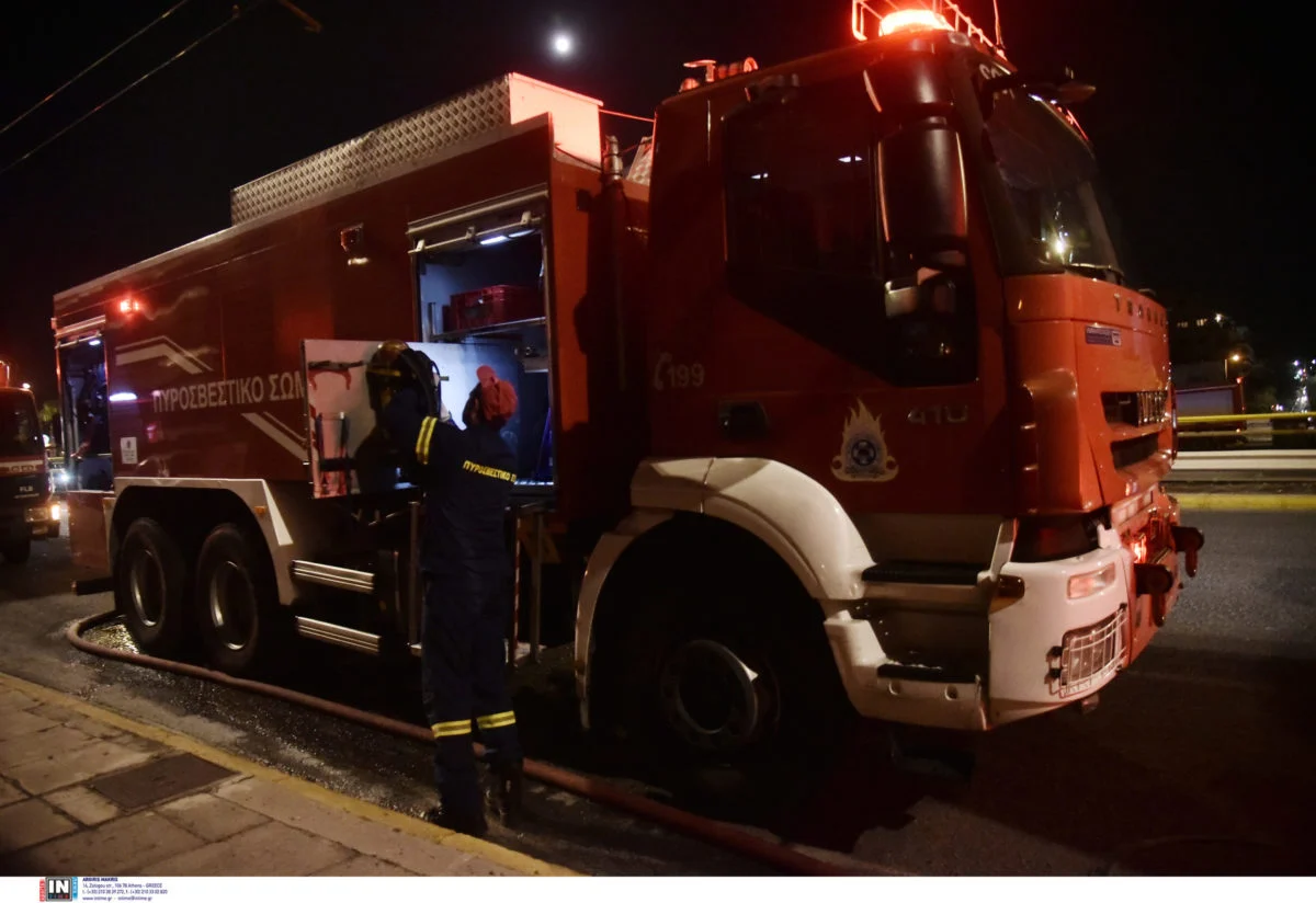 Τραγωδία στον Ασπρόπυργο: Ένας νεκρός και δύο τραυματίες έπειτα από ανατροπή πυροσβεστικού οχήματος