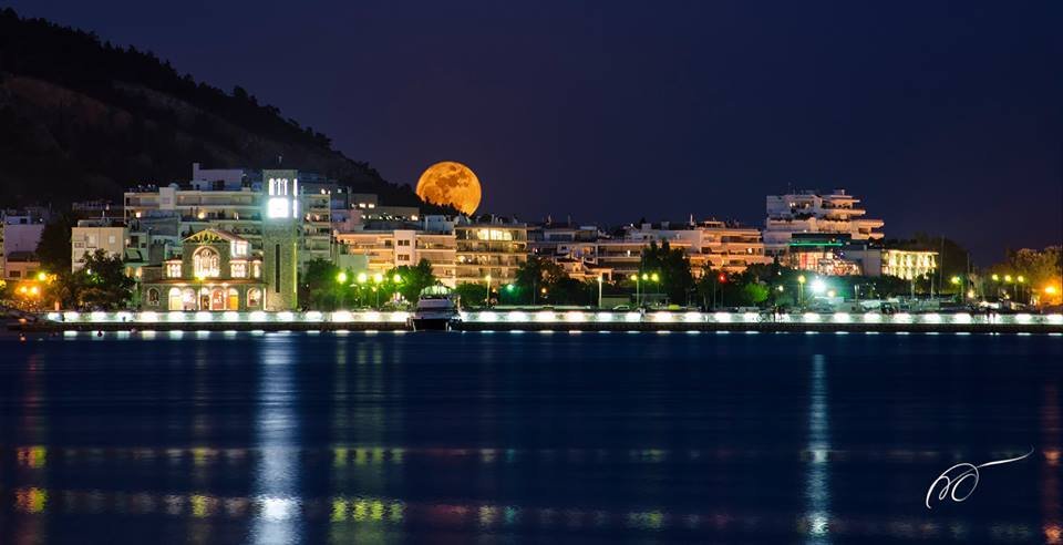 Βγαίνουν τα τηλεσκόπια στην παραλία του Βόλου – Μοναδικό θέαμα με την Πανσέληνο