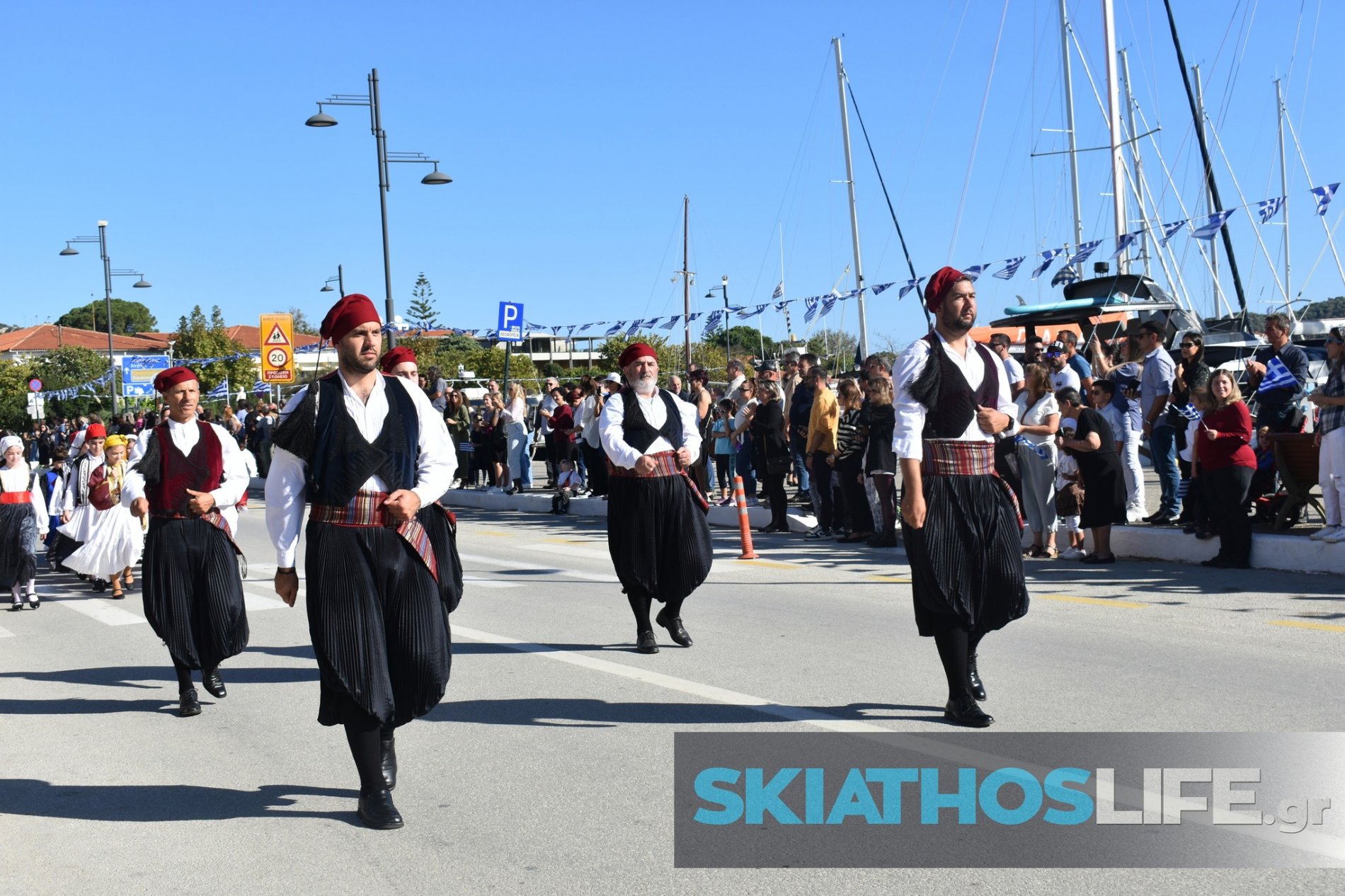 LIVE STREAMING | Παρακολουθήστε την κατάθεση στεφάνων και την παρέλαση στην Σκιάθο