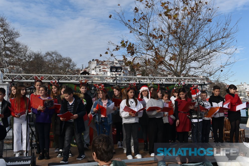 ΣΚΟΠΕΛΟΣ : Προετοιμασία για τις εορταστικες εκδηλώσεις των Χριστουγέννων