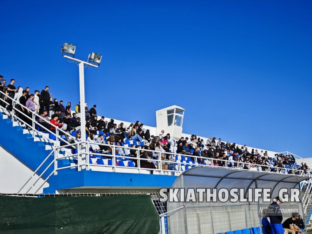 (εικόνες-video) Προκρίθηκε το ΓΕΛ Σκιάθου στην επόμενη φάση του πρωταθλήματος Ποδοσφαίρου