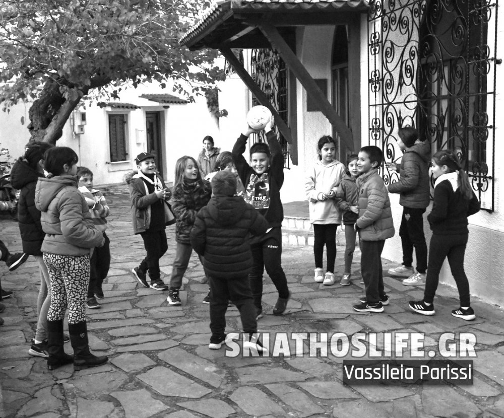 (εικόνες) Παιχνίδια των δικών μας παιδικών χρόνων επέστρεψαν στην Παναγία Λιμνιά 