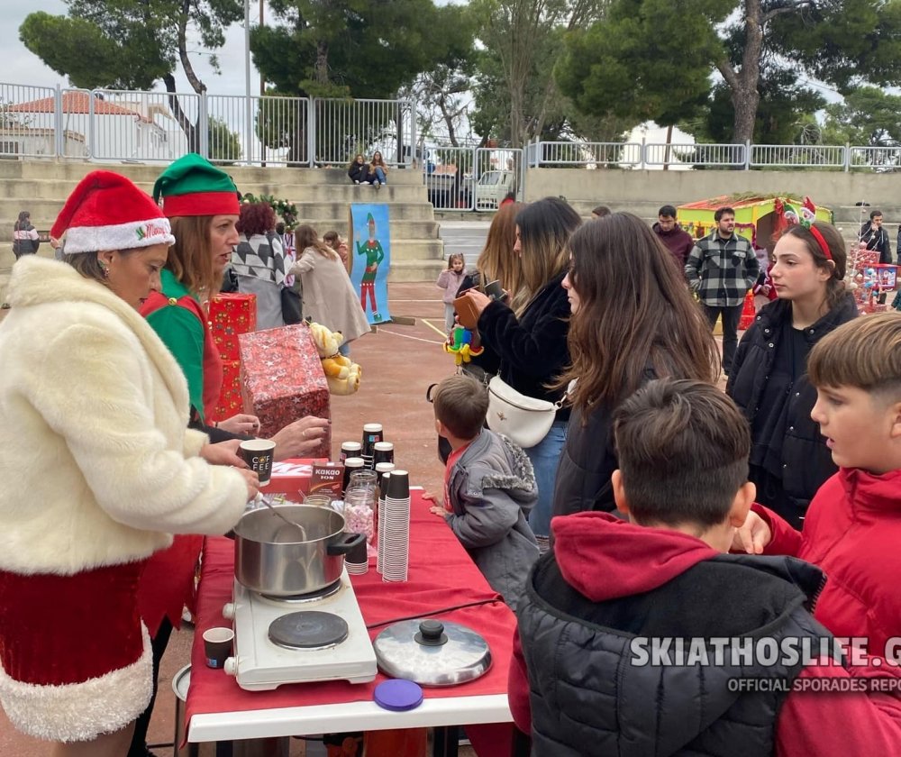 (Εικόνες) Εορταστική ατμόσφαιρα στο μπαζάρ του Συλλόγου Γονέων & Κηδεμόνων Γυμνασίου & Λυκειακών Τάξεων Αλοννήσου