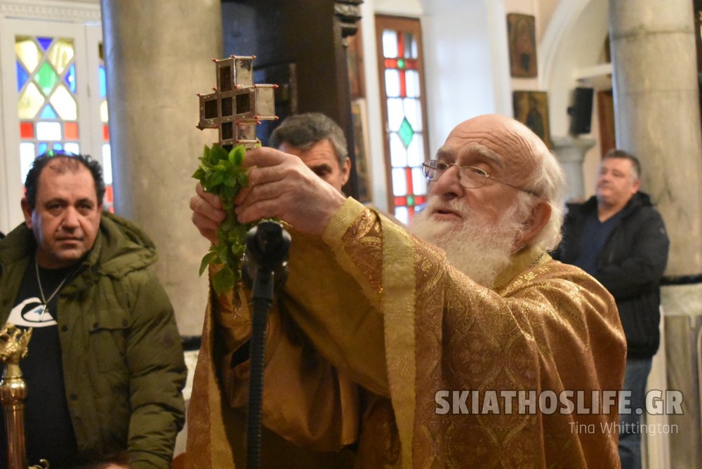 Φωτορεπορτάζ : ΘΕΟΦΑΝΕΙΑ : Όρθρος, Θ. Λειτουργία, Εσπερινός, Μεγάλος Αγιασμός | Κυριακή 5.1.25