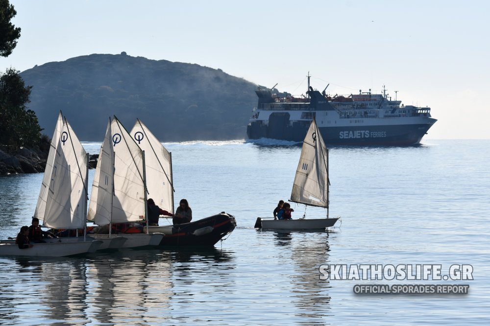 ΘΕΟΦΑΝΕΙΑ : Γέμισε ιστιοπλοϊκά του Ναυτικού Ομίλου Σκιάθου το παλιό λιμανι 