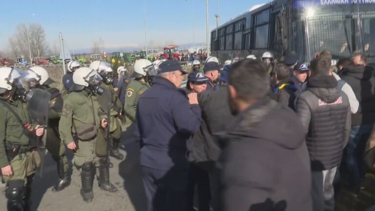 Ένταση στις αγροτικές κινητοποιήσεις Θεσσαλών αγροτών