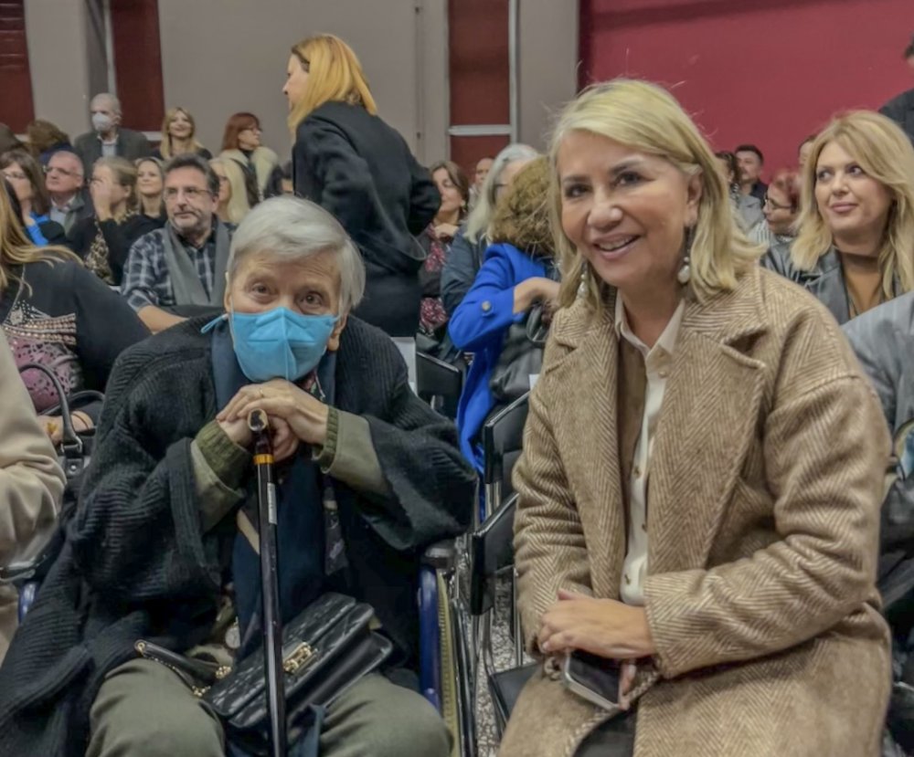 Με την Ελένη Αρβελέρ η Ζ. Μακρή στη βράβευση του 4ου Γυμνασίου Ζωγράφου 