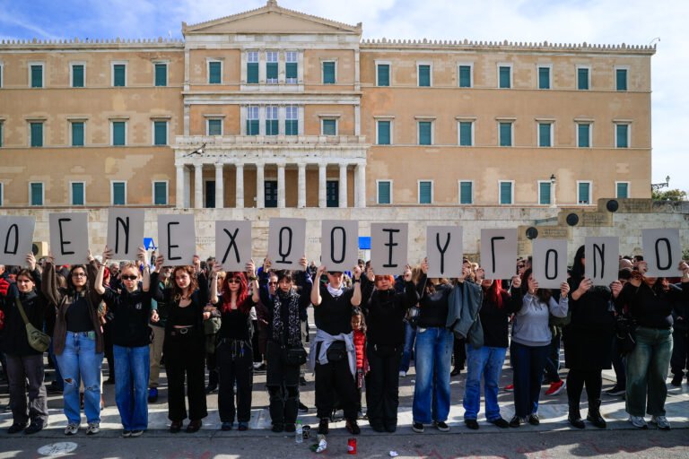 Φουντώνει η αντιπαράθεση για την τραγωδία των Τεμπών: Για πολιτική εκμετάλλευση κάνει λόγο η κυβέρνηση, για συγκάλυψη μιλάει η αντιπολίτευση