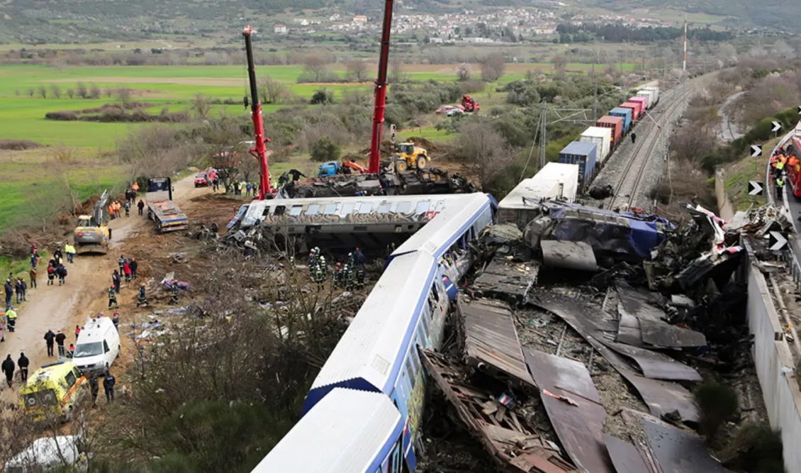 Τραγωδία στα Τέμπη: Πειθαρχικός έλεγχος σε στελέχη της Πυροσβεστικής - 23 ημέρες μετά το δυστύχημα δεν είχε γίνει αυτοψία