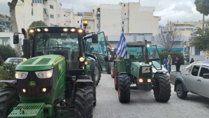 Ξεσήκωσαν τον Βόλο με τα τρακτέρ οι αγρότες της Μαγνησίας (εικόνες & video)