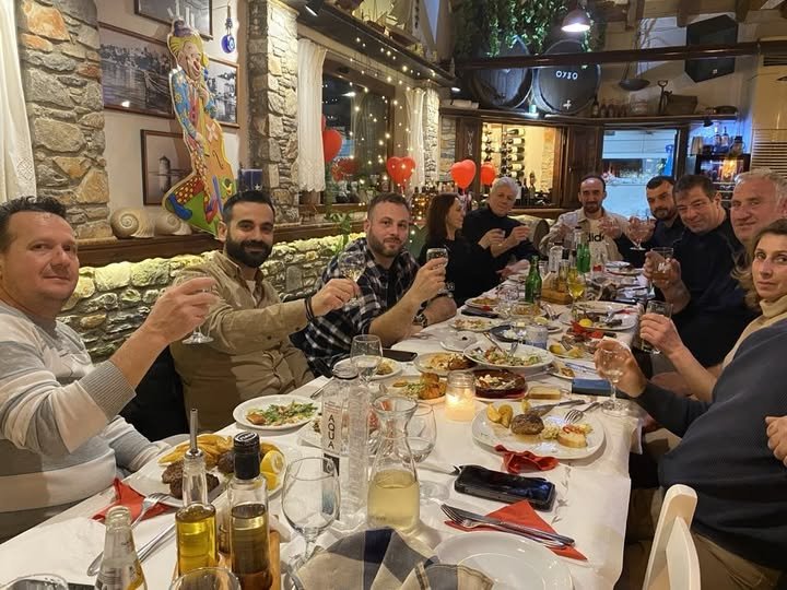 (εικόνες) Έκοψαν την πίτα τους οι Ηλεκτρολόγοι της Σκιάθου | Αυτός ήταν ο τυχερός...!!!