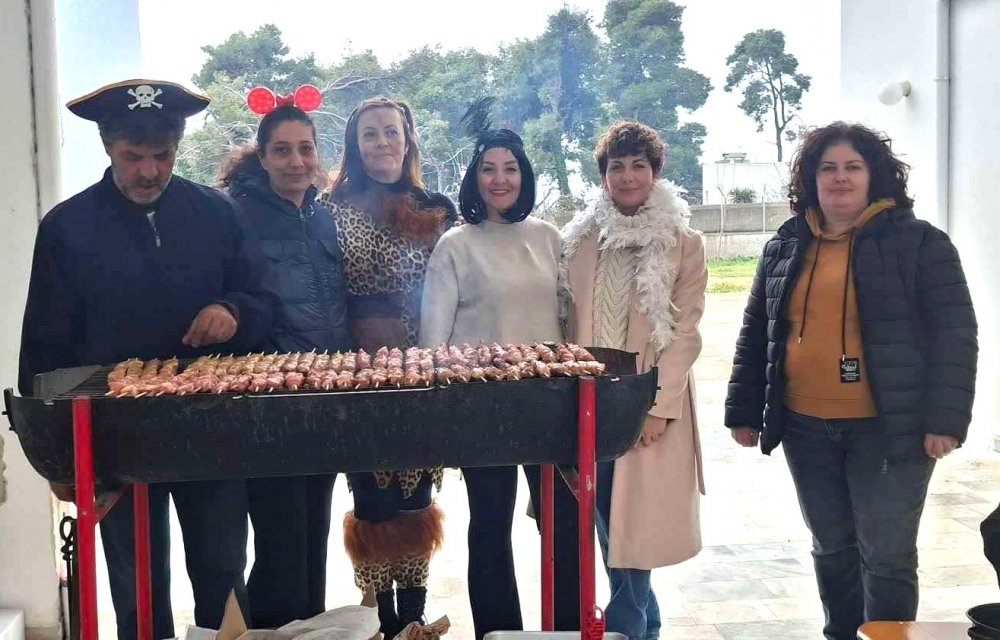 (εικόνες) Το έθιμο της Τσικνοπέμπτης στο Γυμνάσιο & Λυκειακών Τάξεων Αλοννήσου