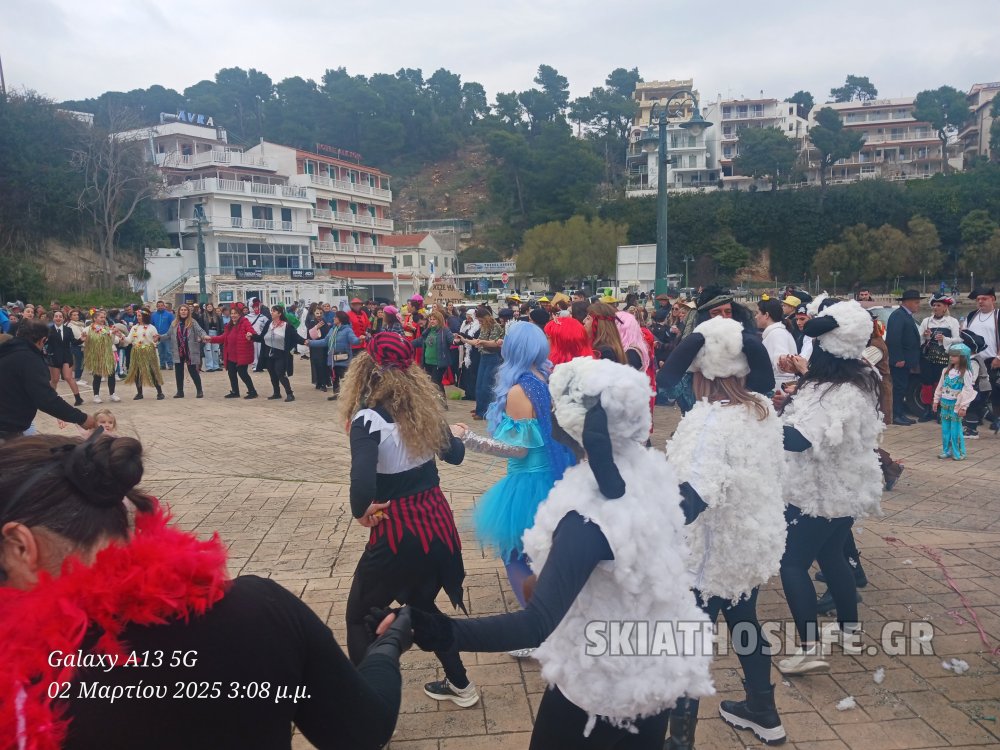 (εικόνες) Στους ρυθμούς του Καρναβαλιού η Αλόννησος