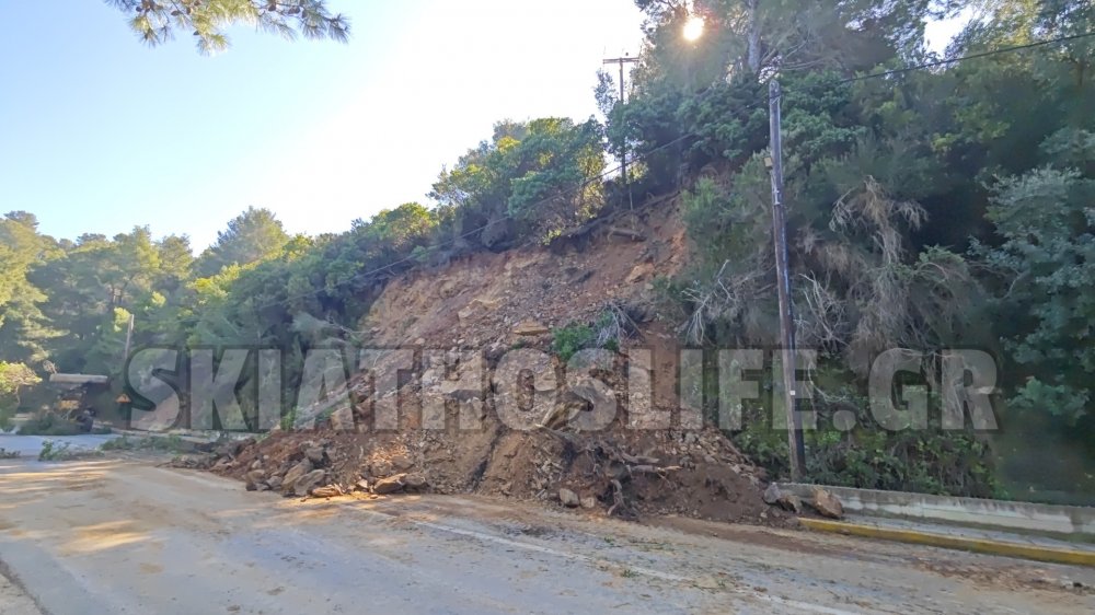 (εικόνες) ΕΚΤΑΚΤΗ ΕΝΗΜΕΡΩΣΗ : Μεγάλη κατολίσθηση στις Κουκουναριές 