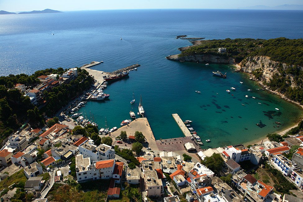 Η παρ’ ολίγο τραγωδία στο λιμάνι της Αλοννήσου, επιτάσσει την άμεση κατασκευή νέου ασφαλούς λιμανιού στις «Σπαρτίνες»
