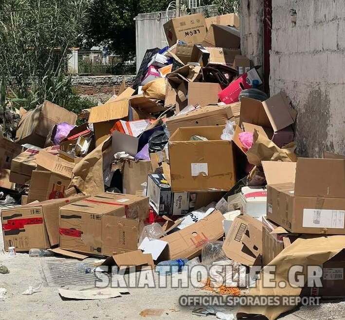 ΣΚΙΑΘΟΣ: Εντονότατη δυσοσμία και προβλήματα αποκομιδής απορριμμάτων καταγγέλλουν κάτοικοι και επισκέπτες