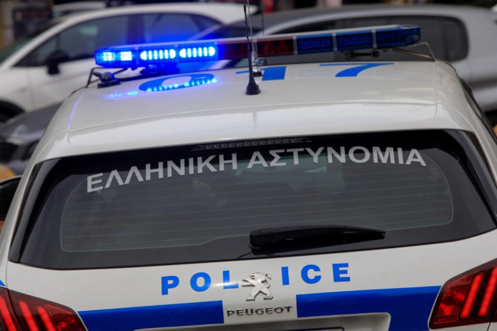 Νεκρός με τραύμα από αιχμηρό αντικείμενο εντοπίστηκε άνδρας στη Νέα Σμύρνη – Προσήχθη συγγενικό του πρόσωπο