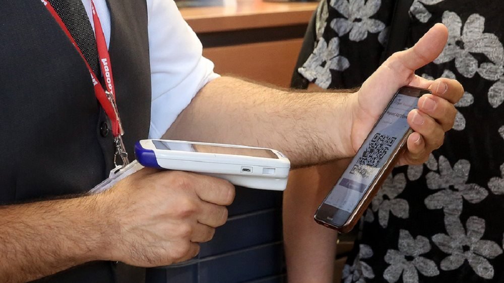 Εκρηκτική αύξηση της δήλωσης υπερωριών στον τουρισμό λόγω ψηφιακής κάρτας