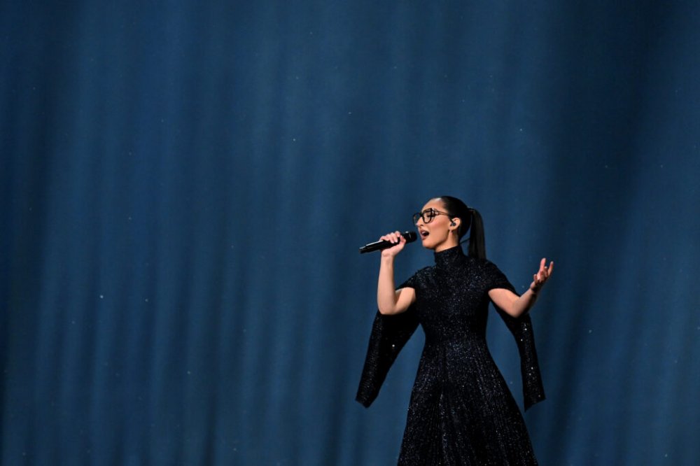 Eurovision 2025 – Μάγεψε η εμφάνιση της Klavdia με την «Αστερομάτα» στον Β’ ημιτελικό για το «εισιτήριο» πριν από τον τελικό του Σαββάτου