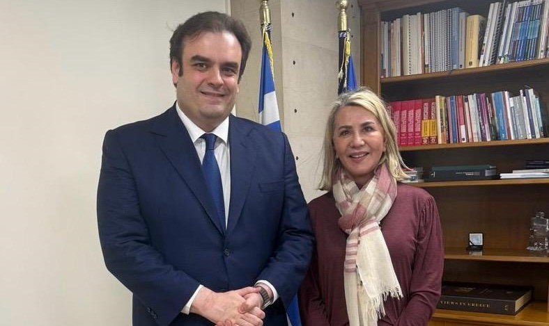 Ζ. Μακρή με Κ. Πιερρακάκη και με επαγγελματίες εστίασης του Ν. Μαγνησίας