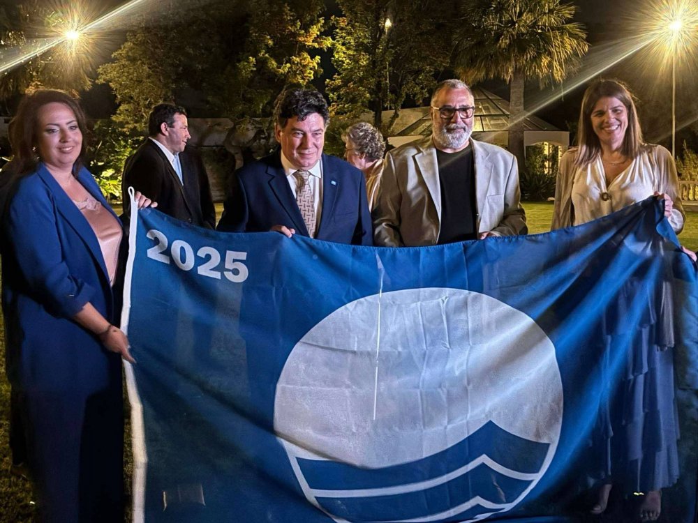 Ο Δήμος Βόλου βραβεύτηκε με 11 Γαλάζιες Σημαίες στην εκδήλωση αναγγελίας των βραβευμένων σημείων για το 2025