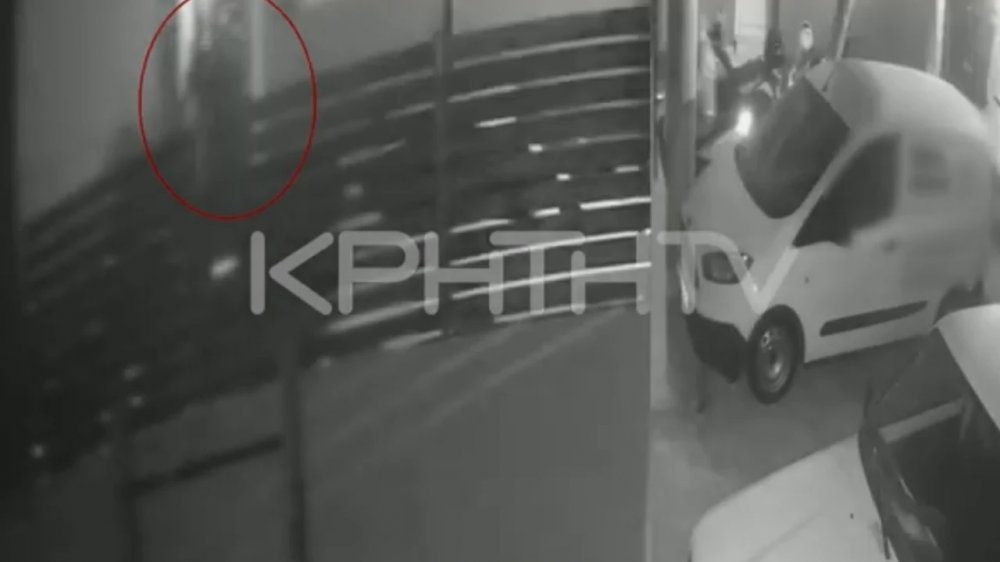 Κρήτη: Καρέ καρέ η στιγμή που η 33χρονη πετά το νεογέννητο στον κάδο απορριμμάτων