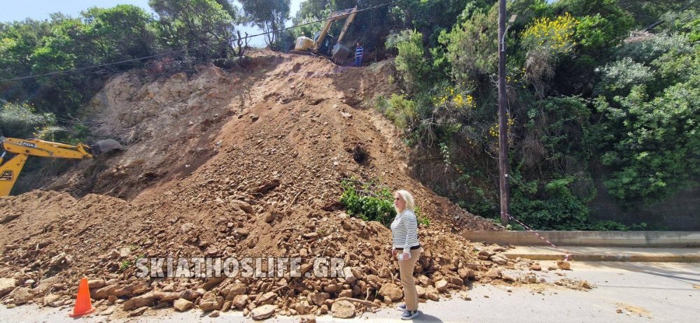 Καθαρό το οδικό περιφερειακό δίκτυο Σκιάθος - Κουκουναριές από την κατολίσθηση στις Κουκουναριές