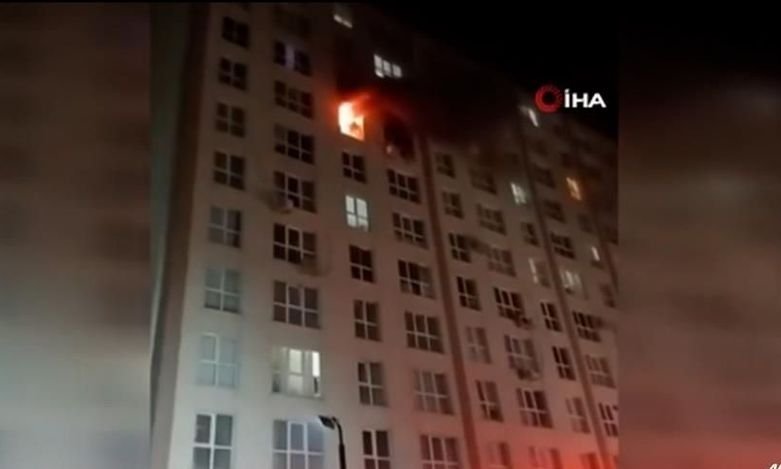 Τουρκία: Γυναίκα πήδηξε στο κενό από φλεγόμενο διαμέρισμα στον 8ο όροφο για να σωθεί