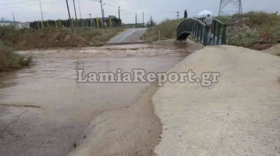 Προβλήματα από την κακοκαιρία σε Αττική, Λαμία και Κρήτη - Πάνω από 12.000 κεραυνοί την Κυριακή